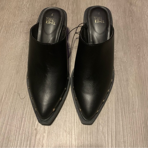 3 for $30 Women’s Time and Tru Black Mules Sleek Minimalist Design - Picture 4 of 6